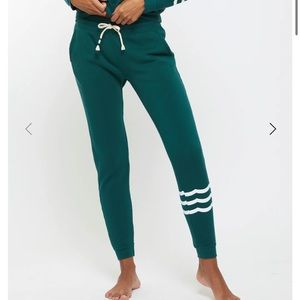 COASTAL WAVES JOGGER